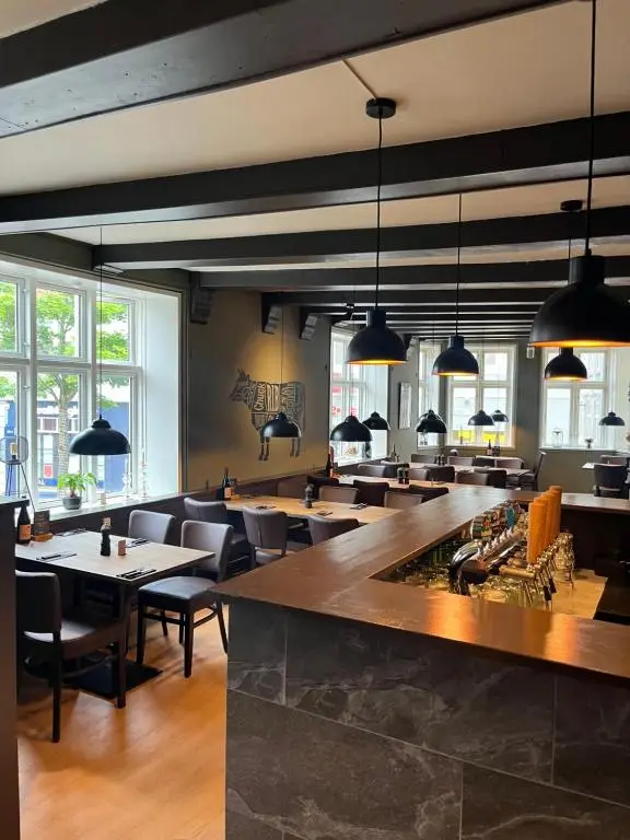 Le Boeuf Steakhouse dining room